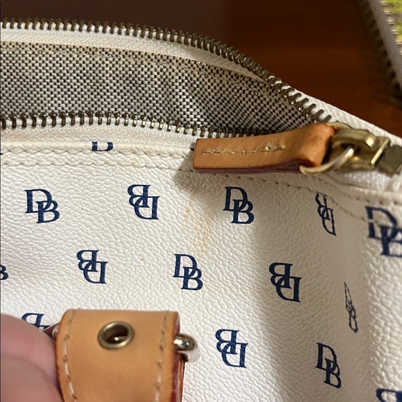 Dooney & Bourke White and Brown Logo satchel - Picture 11 of 15